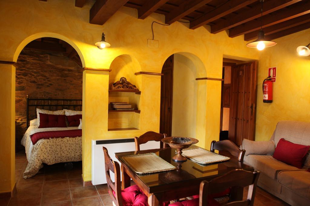 Apartamentos Rurales La Solana Robledillo De Gata Bagian luar foto